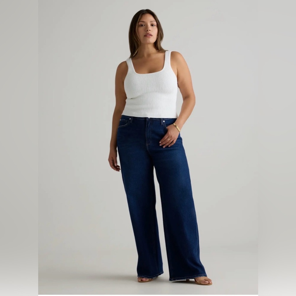 Quince Bella Stretch Relaxed Straight Jeans, Size 33, 26” inseam - Picture 3 of 3
